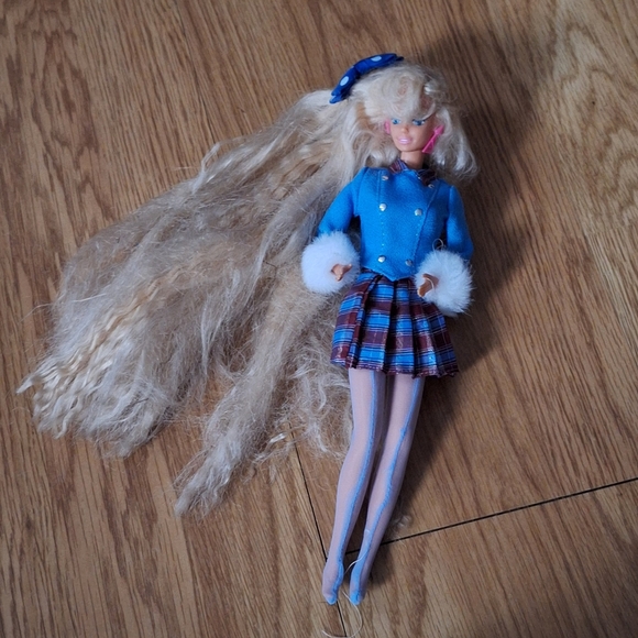 MATTEL 18106 INTERNATIONAL FASHION AVENUE SCOTLAND FALL BARBIE DOLL 1997 - Picture 1 of 7